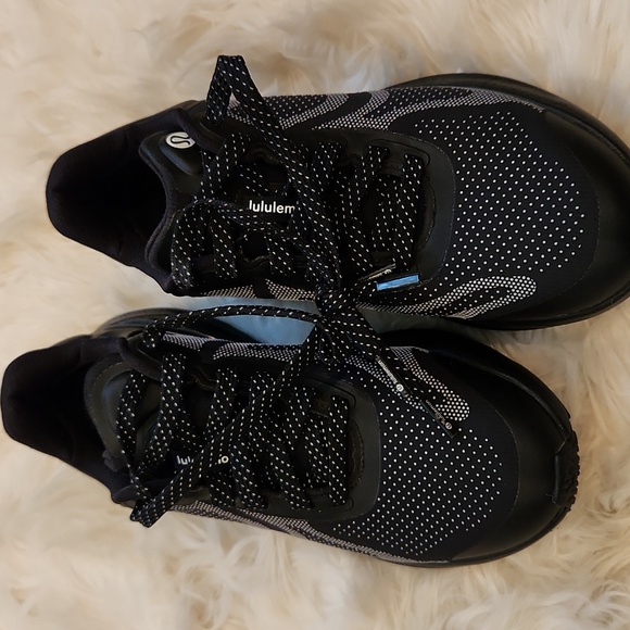 Lululemon Beyondfeel Waterproof Running Shoe In Black/White Size US 7 New No Tag - Picture 11 of 17